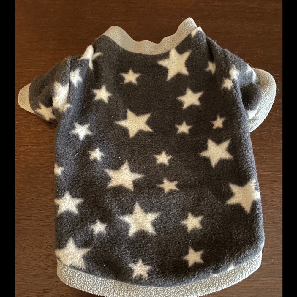 CUTE LITTLE DOG SWEATER NWOT